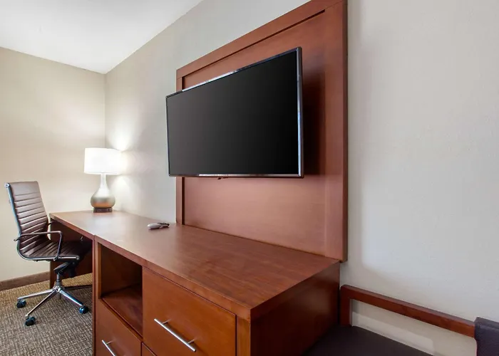Comfort & Pinetop Show Hotel Lakeside