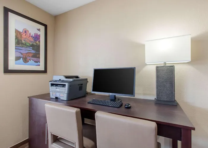 Hotel Comfort & Pinetop Show