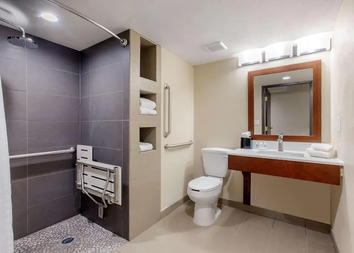 Comfort & Pinetop Show 3*