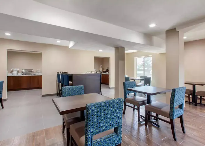 Hotel Comfort & Pinetop Show