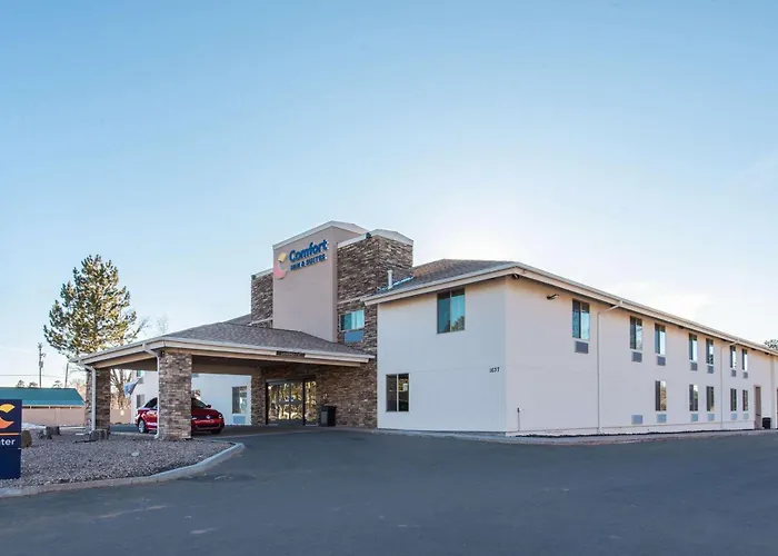 Comfort & Pinetop Show Hotel Lakeside