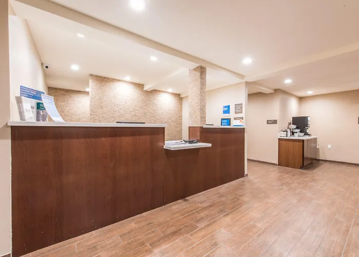 Comfort & Pinetop Show Hotel Lakeside