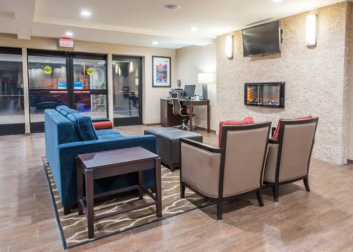 Comfort & Pinetop Show Lakeside