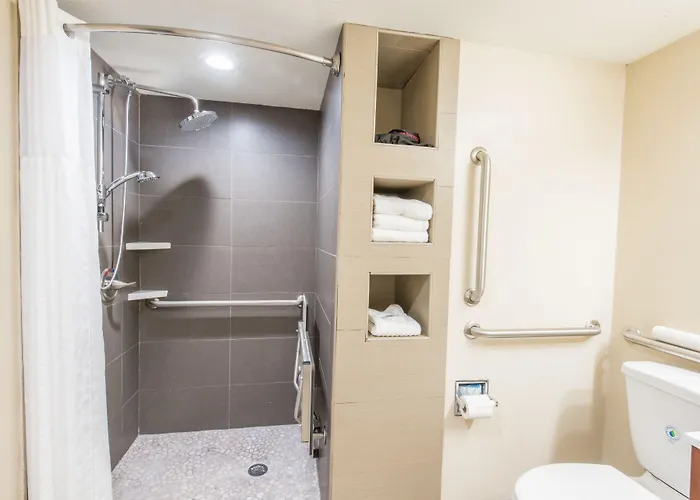Comfort & Pinetop Show 3*