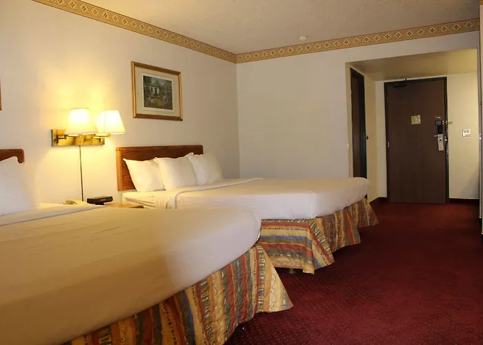 Comfort & Pinetop Show Hotel Lakeside