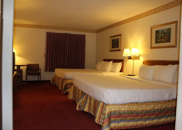 Comfort & Pinetop Show Hotel Lakeside
