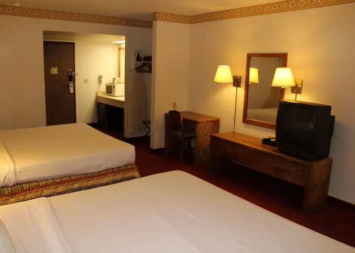 Comfort & Pinetop Show Hotel