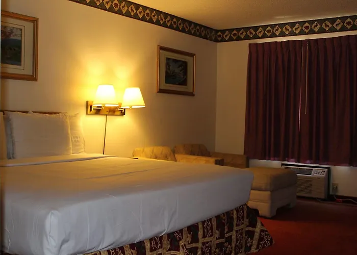 Hotel Comfort & Pinetop Show Lakeside