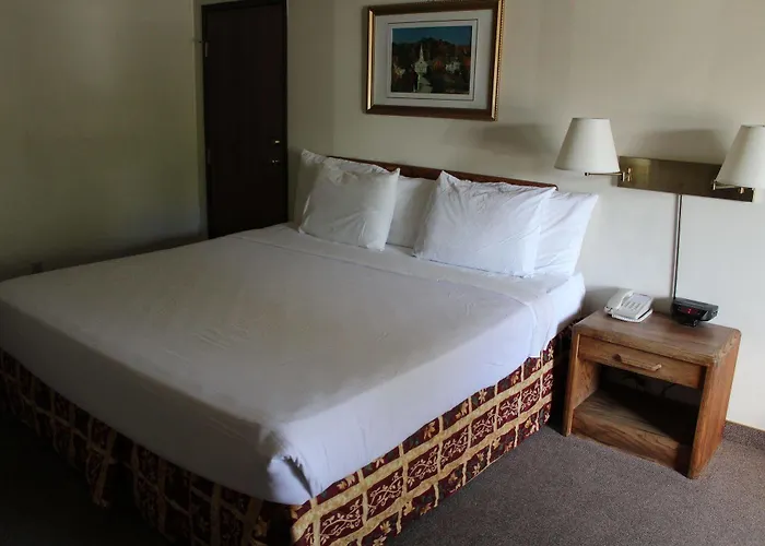 Comfort & Pinetop Show 3*